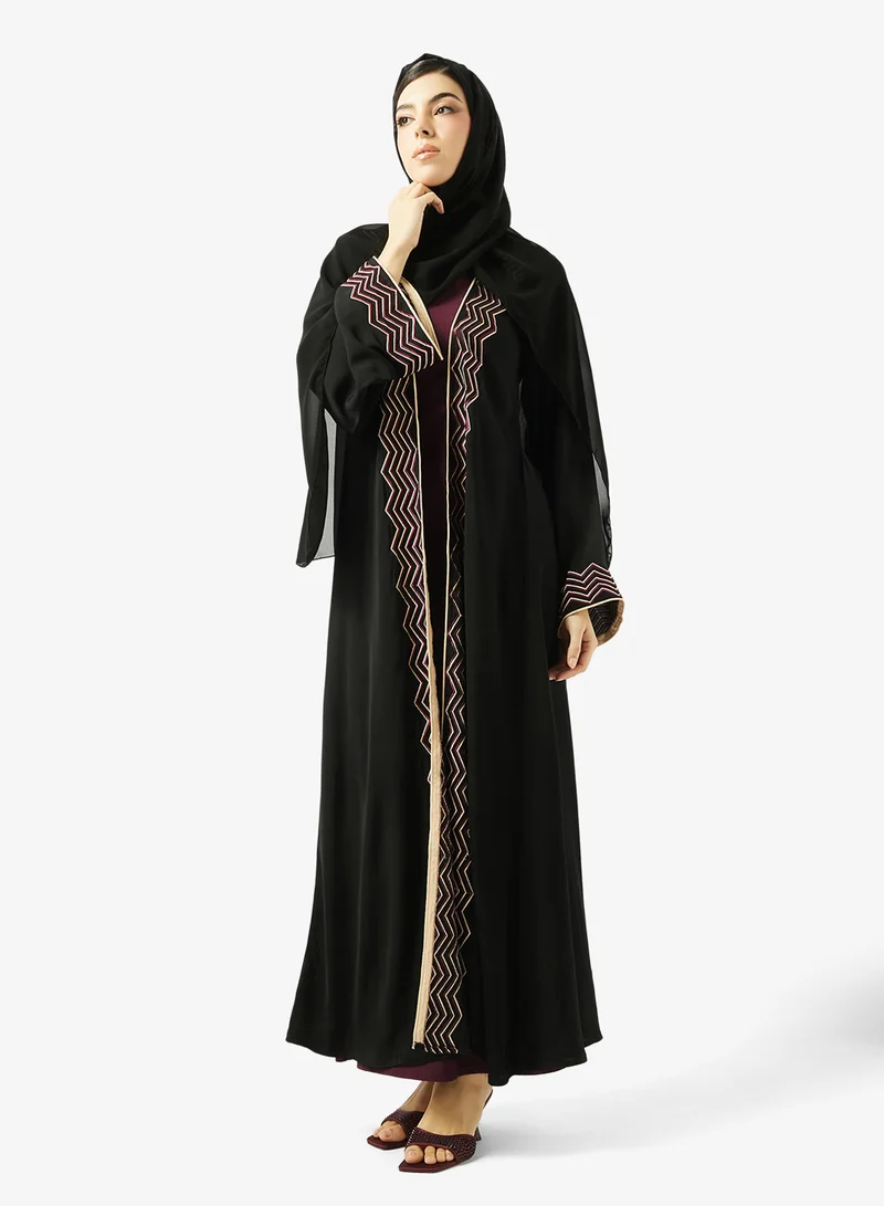 هيا كلوزيت عباية مفتوحة مطرزة بزقزاق وياقة على شكل حرف